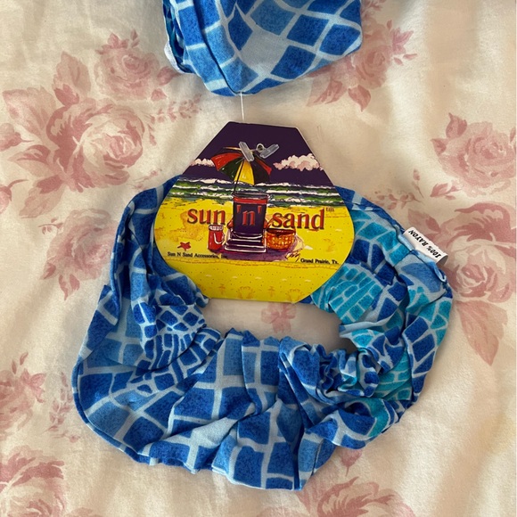 NWT - Sun N’ Sand Blue Sarong and Scrunchie Set - Picture 6 of 7